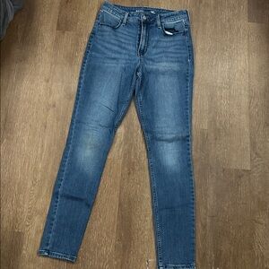 Old Navy High-Rise Super-Skinny Jeans. Size 4. BRAND NEW